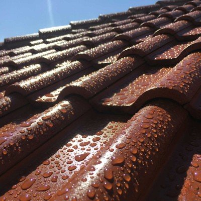 Effet perlant hydrofuge sur toiture